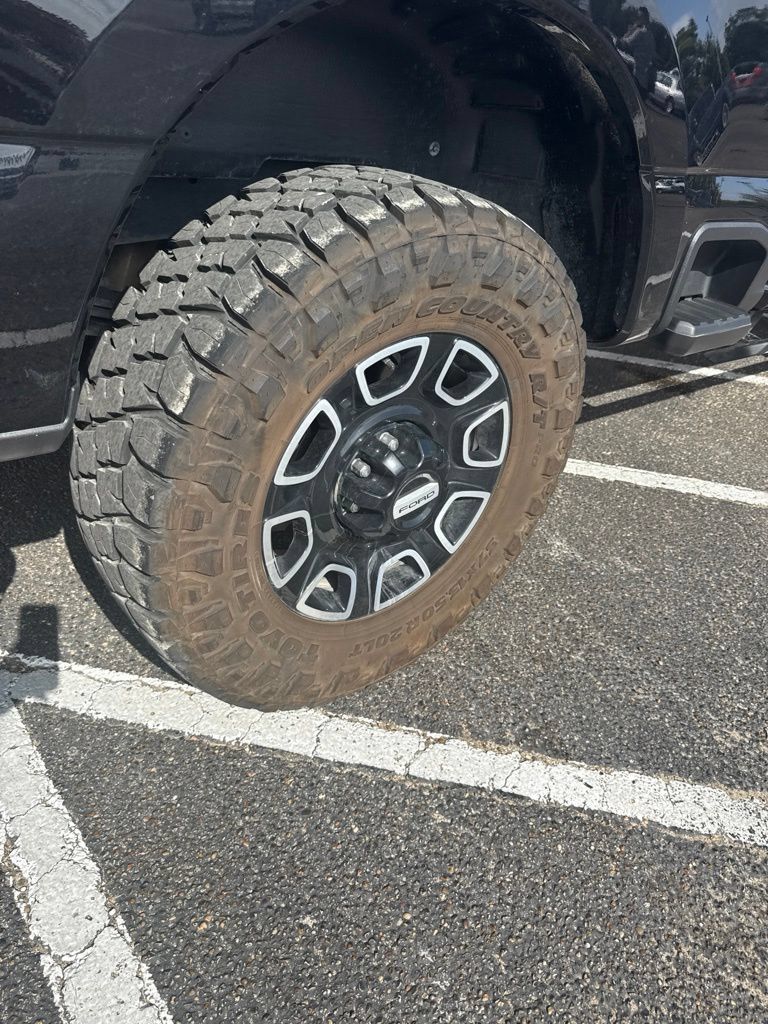 Certified 2025 Ford F250 Platinum w/ FX4 Off-Road Package AWD/4WD image 2