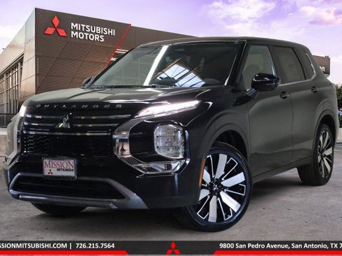 New 2025 Mitsubishi Outlander SE image 1