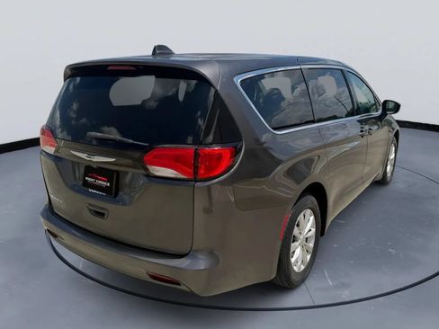 Used 2017 Chrysler Pacifica Touring FWD image 12