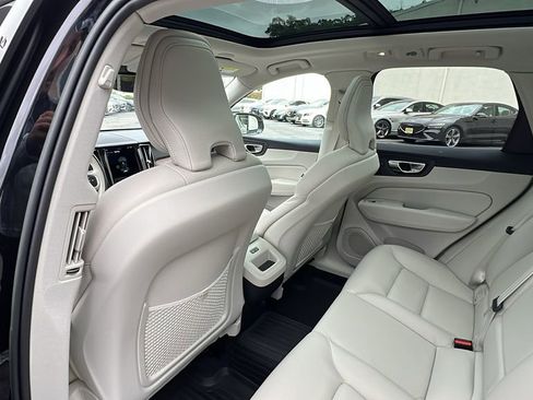 Used 2022 Volvo XC60 B5 Momentum w/ Climate Package image 36