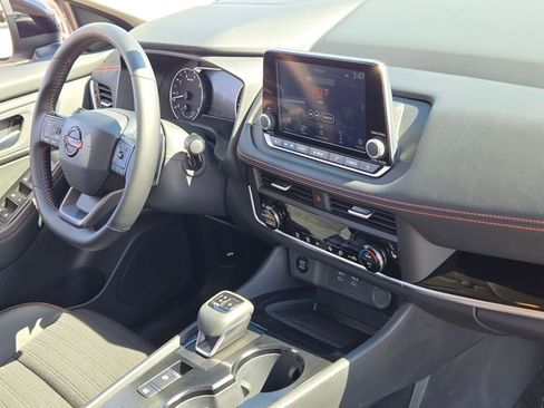 Used 2025 Nissan Rogue SV AWD/4WD image 6