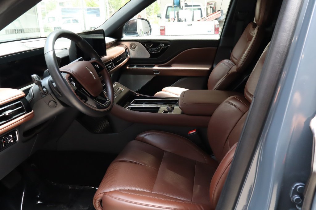 Used 2025 Lincoln Aviator Reserve w/ Equipment Group 201A AWD/4WD image 18
