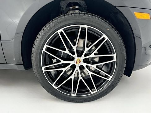 Used 2026 Porsche Macan AWD/4WD image 32
