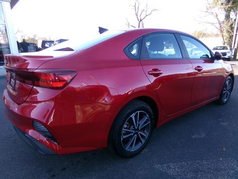 Used 2024 Kia Forte LXS w/ LXS Technology Package FWD image 3