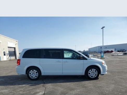 Used 2018 Dodge Grand Caravan SE w/ UConnect Hands-Free Group image 37