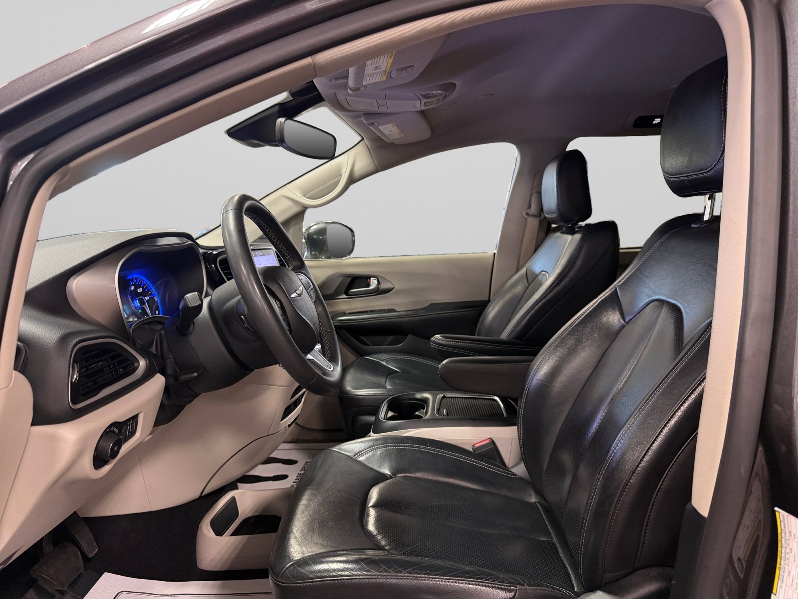 Used 2022 Chrysler Pacifica Touring-L FWD image 14