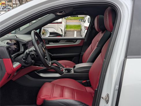 Used 2024 Porsche Cayenne Coupe image 14