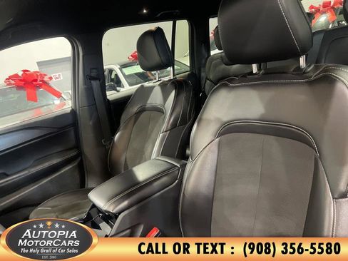 Used 2023 Jeep Grand Cherokee Altitude image 10