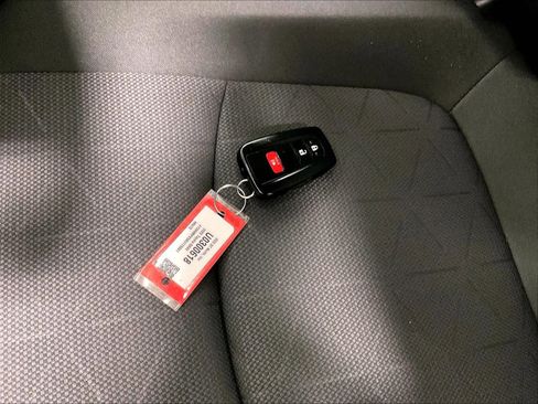 Used 2025 Toyota RAV4 XLE AWD/4WD image 30