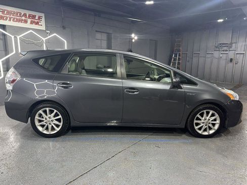 Used 2013 Toyota Prius V Five image 6
