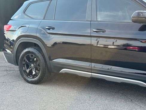 Used 2024 Volkswagen Atlas Peak Edition SE AWD/4WD image 4