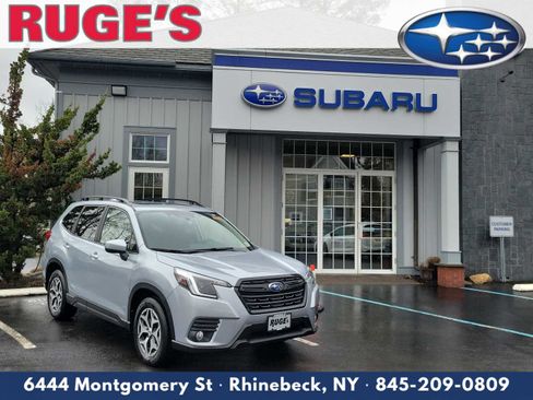 Used 2022 Subaru Forester Premium image 1