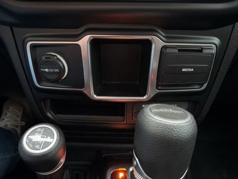 Used 2021 Jeep Gladiator Sport AWD/4WD image 23