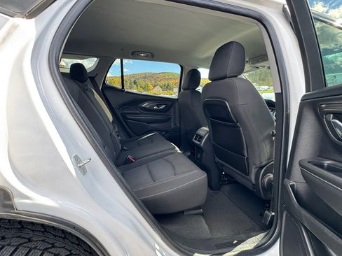Used 2023 GMC Terrain SLE w/ Driver Convenience Package image 27