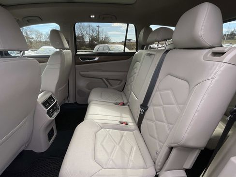 Certified 2025 Volkswagen Atlas SE w/ Panoramic Sunroof Package image 12