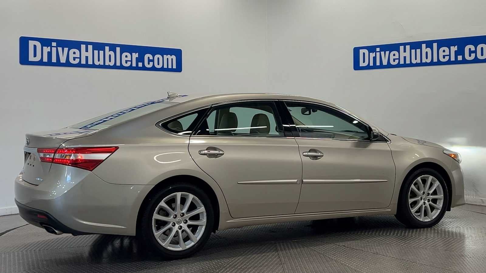 Used 2015 Toyota Avalon Limited w/ Technology Package FWD image 8