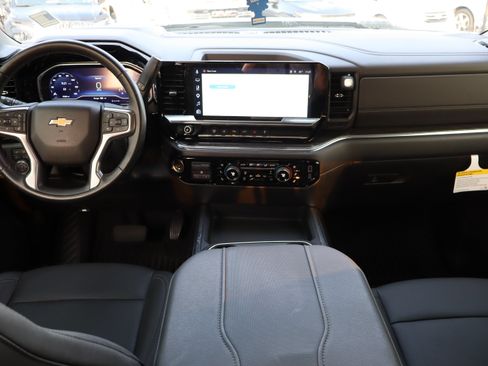 Used 2024 Chevrolet Silverado 3500 LTZ w/ LTZ Convenience Package AWD/4WD image 17
