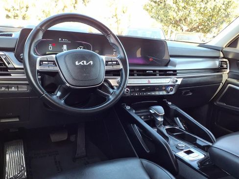 Used 2024 Kia Telluride S image 13