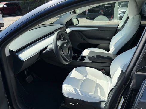 Used 2024 Tesla Model Y Long Range AWD/4WD image 10