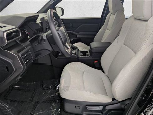 Used 2025 Toyota 4Runner SR5 AWD/4WD image 15
