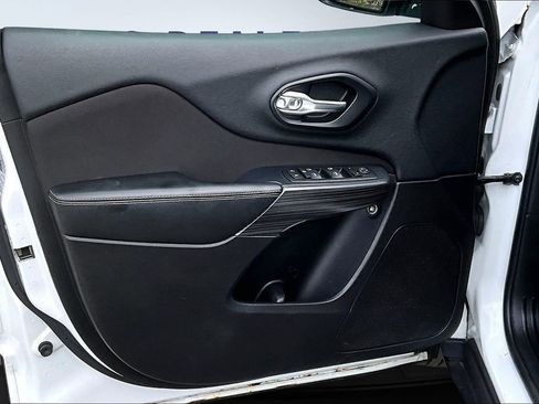 Used 2016 Jeep Cherokee Sport image 20