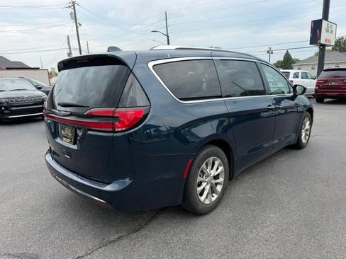 Used 2021 Chrysler Pacifica Touring-L w/ Uconnect Theater Family Group FWD image 4