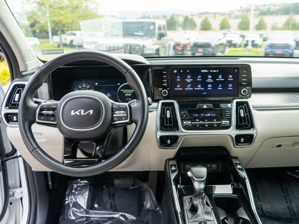 Certified 2023 Kia Sorento SX AWD/4WD image 15