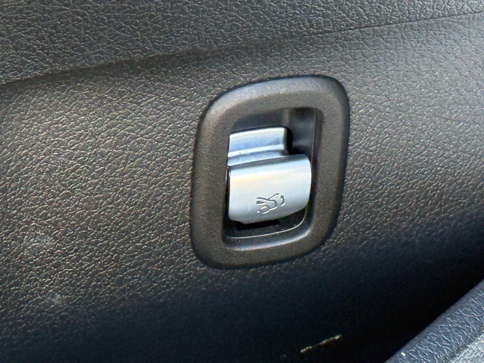 Used 2022 Mercedes-Benz C 300 Sedan image 24