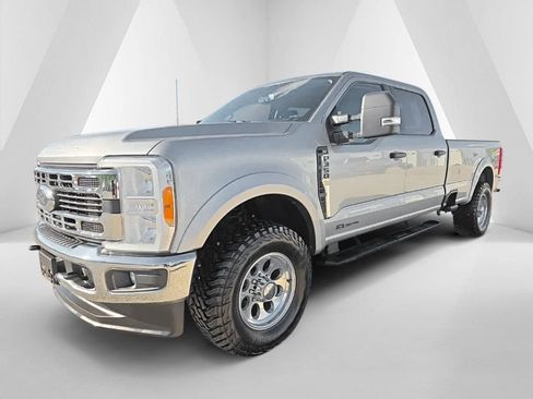 Used 2023 Ford F350 XLT AWD/4WD image 3