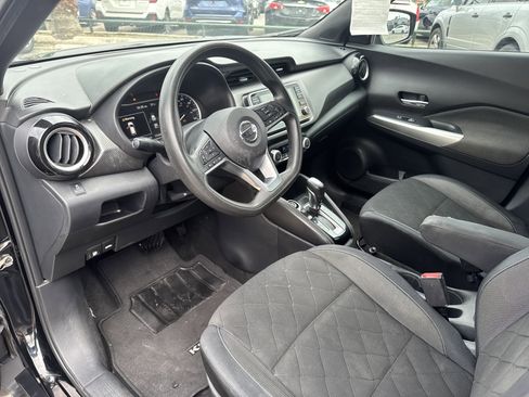 Used 2018 Nissan Kicks SV FWD image 22