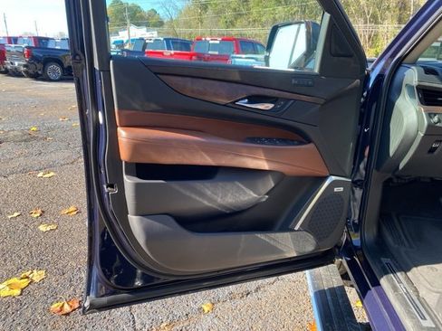 Used 2020 Cadillac Escalade Premium Luxury image 12