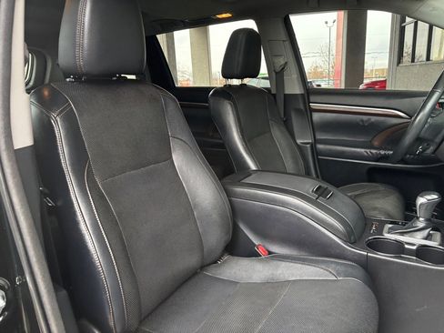 Used 2014 Toyota Highlander Limited image 33