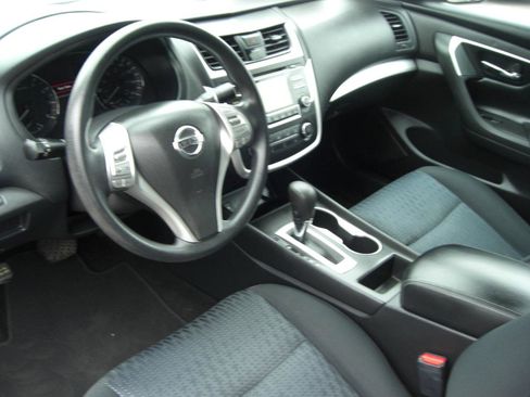 Used 2013 Nissan Altima 3.5 SV image 8
