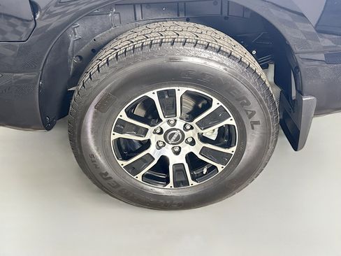 Used 2024 Nissan Titan SV w/ SV Convenience Package RWD image 37