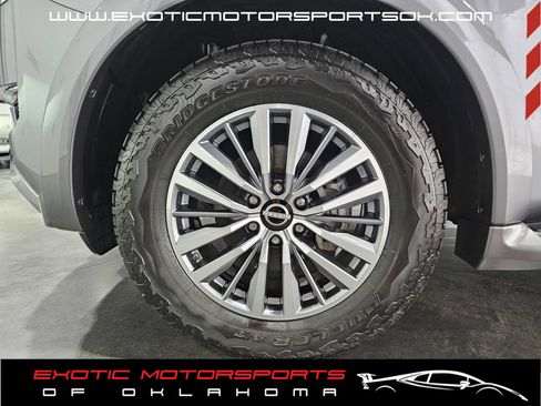 Used 2022 Nissan Armada SL w/ Captain's Chairs Package AWD/4WD image 38