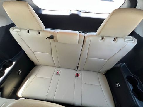 Used 2021 Toyota Highlander XLE AWD/4WD image 23
