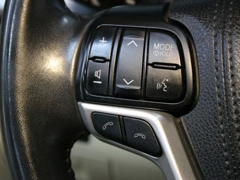 Used 2018 Toyota Highlander XLE AWD/4WD image 24