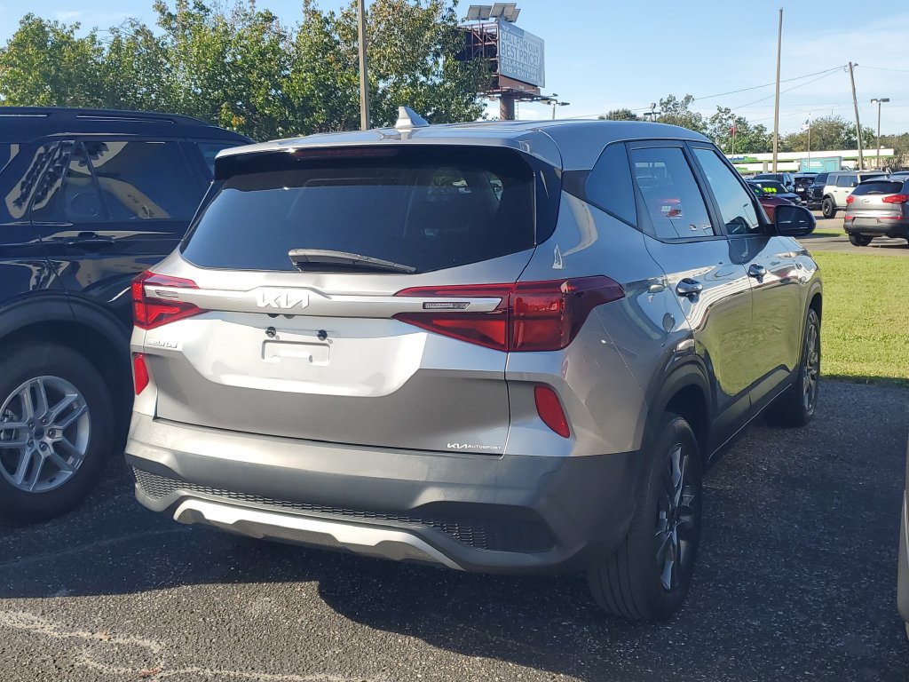 Used 2023 Kia Seltos LX AWD/4WD image 4