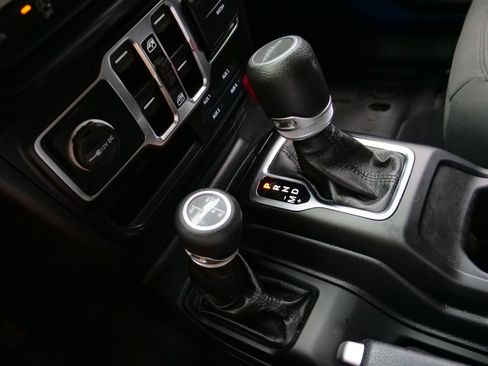 Used 2021 Jeep Gladiator Sport AWD/4WD image 14