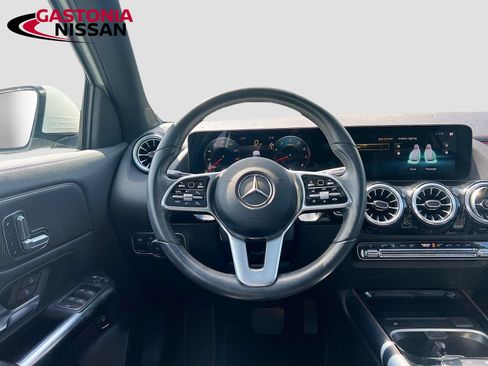 Used 2023 Mercedes-Benz GLA 250 w/ Premium Package image 31