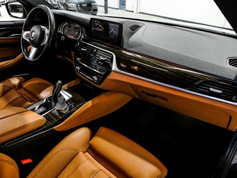 Used 2019 BMW 540i w/ M Sport Package image 21