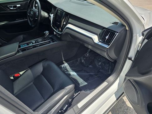 Used 2020 Volvo S60 T5 Momentum FWD image 29