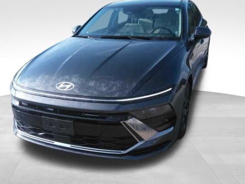 Used 2025 Hyundai Sonata SEL FWD image 2