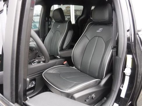 New 2026 Chrysler Pacifica Limited image 18