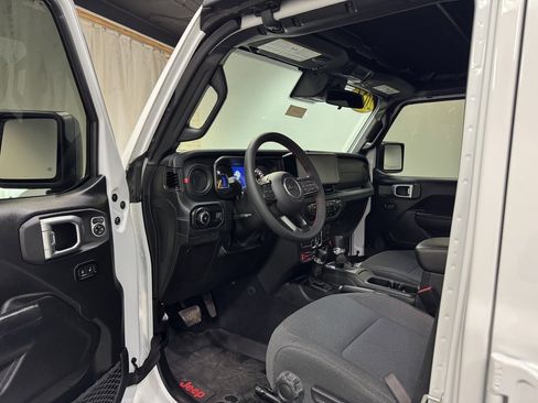 Used 2024 Jeep Wrangler Unlimited Rubicon w/ Convenience Group image 21
