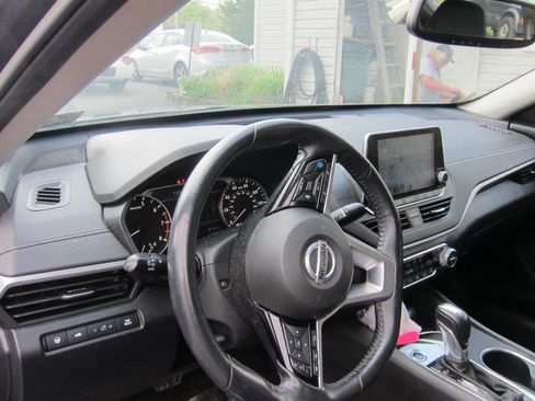 Used 2019 Nissan Altima 2.5 SV image 10