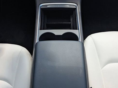 Used 2022 Tesla Model Y Performance AWD/4WD image 21