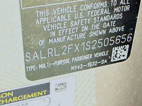 Certified 2025 Land Rover Discovery Dynamic SE image 34