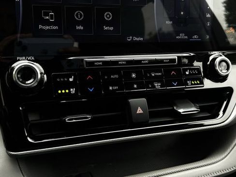Used 2021 Toyota Highlander Platinum AWD/4WD image 22
