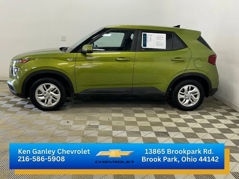 Used 2022 Hyundai Venue SE FWD image 6